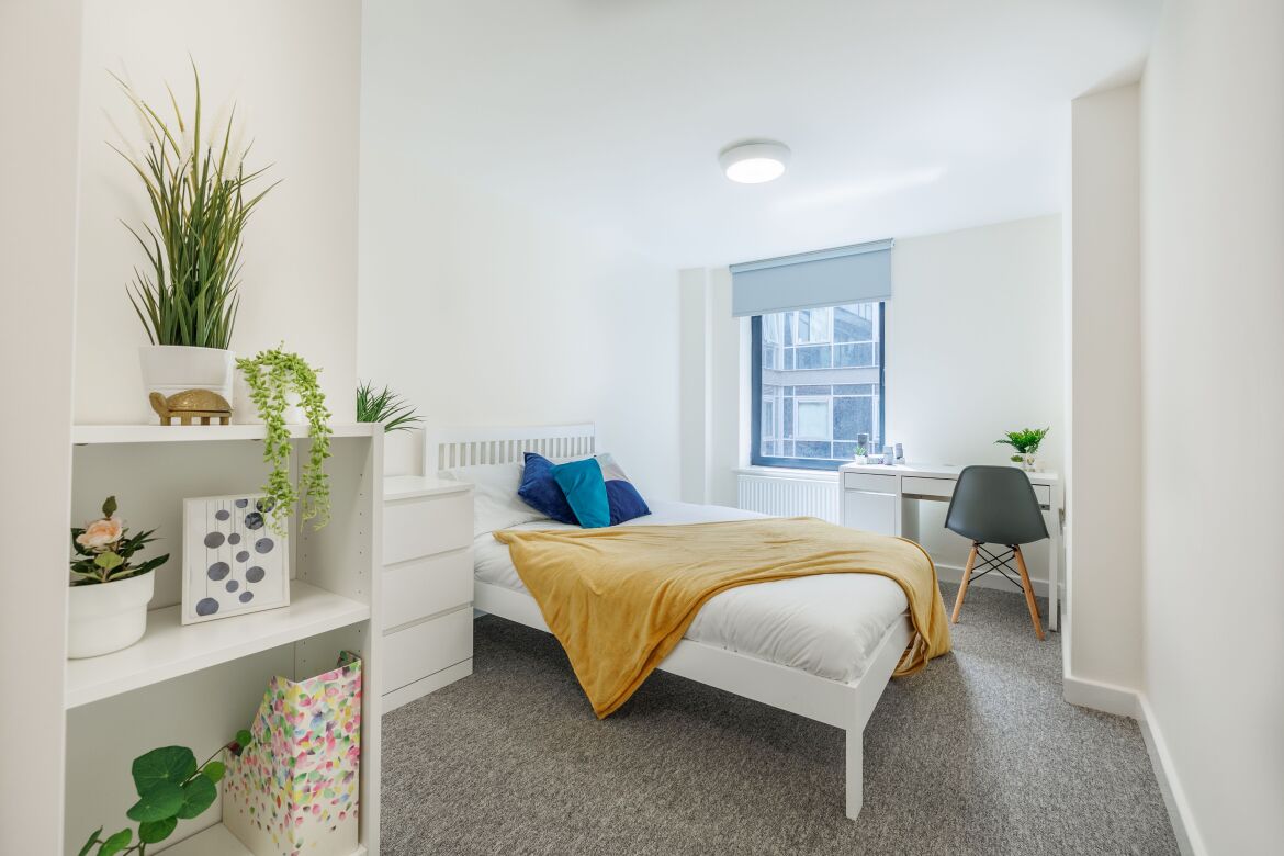 11 Anglo Works - 4 Bed Apartment Image 3